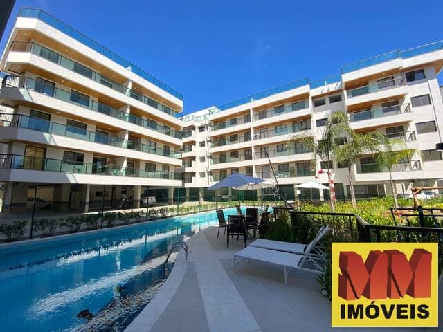 Apartamento de 3 Quartos em Condomínio Club na quadra da Praia do Forte