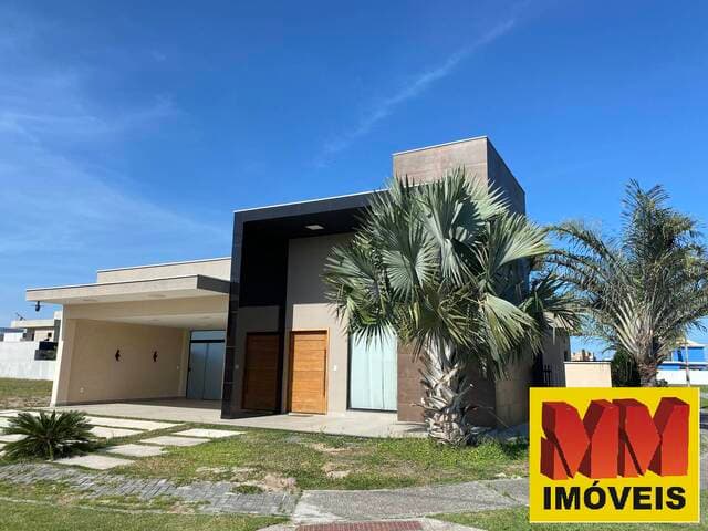 Casa linear em terreno de esquina com piscina no Alphaville Cabo Frio