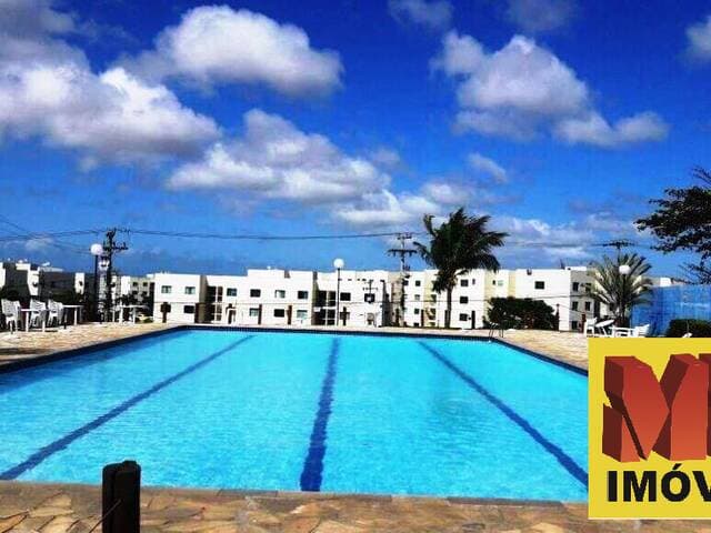 Apartamento térreo à venda em condomínio clube em São Pedro da Aldeia