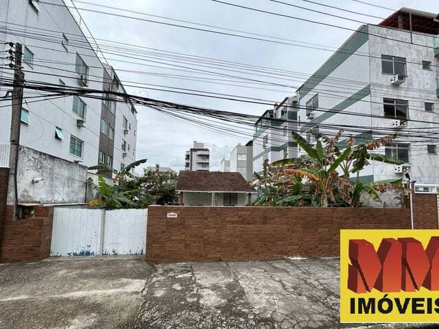 Casa independente à venda na Passagem em ótimo terreno - Cabo Frio RJ