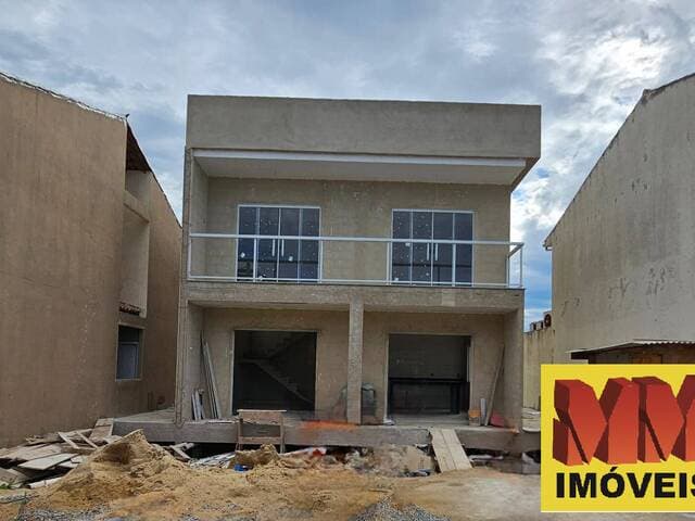 Casa duplex em condomínio com lazer completo e natureza ao redor!