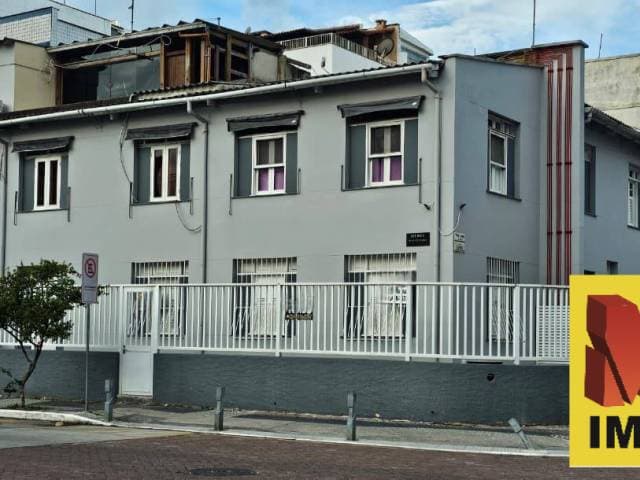 Apartamento com 2 quartos no centro de Cabo Frio.