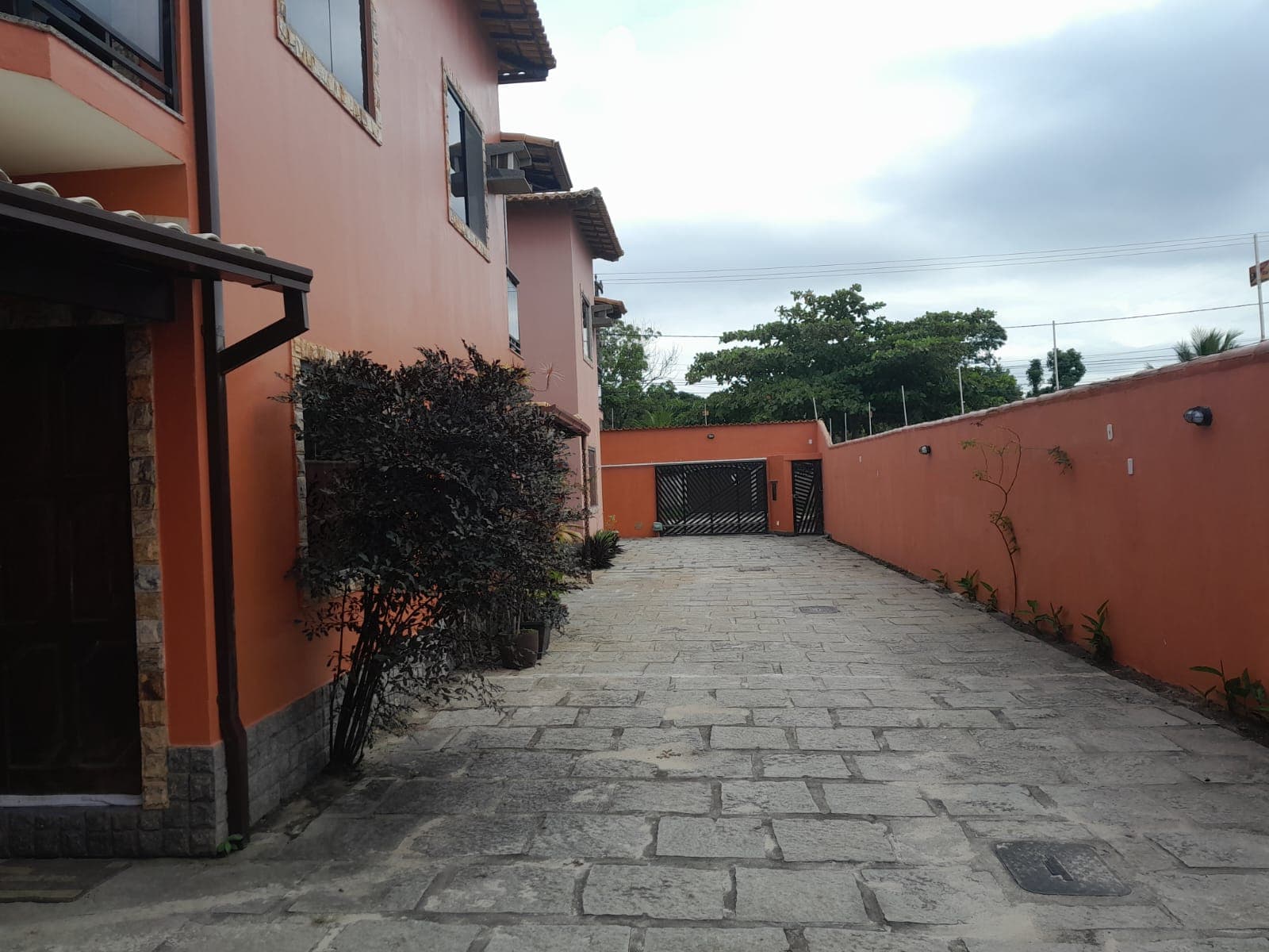 Casa duplex a venda em Rio das Ostras