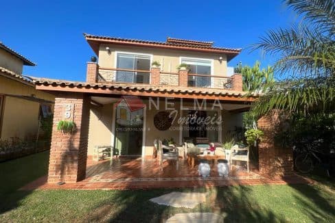 Linda Casa à Venda em Condomínio Residencial