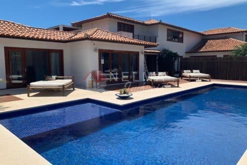 Casa a venda na Ferradura a 50m da praia