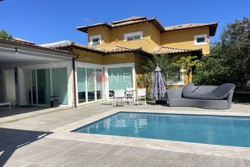 Excelente Casa em  Condomínio – Próximo ao Centro de Búzios