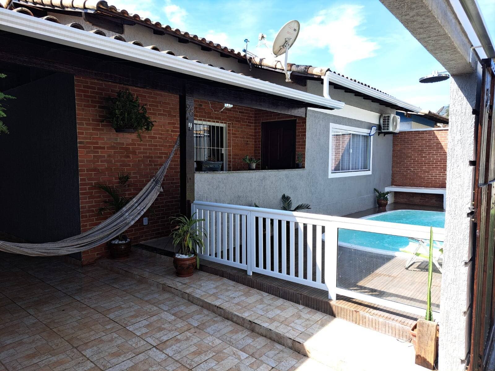 Casa Individual em condominio, 2 quartos, Bacaxá, Saquarema - RJ