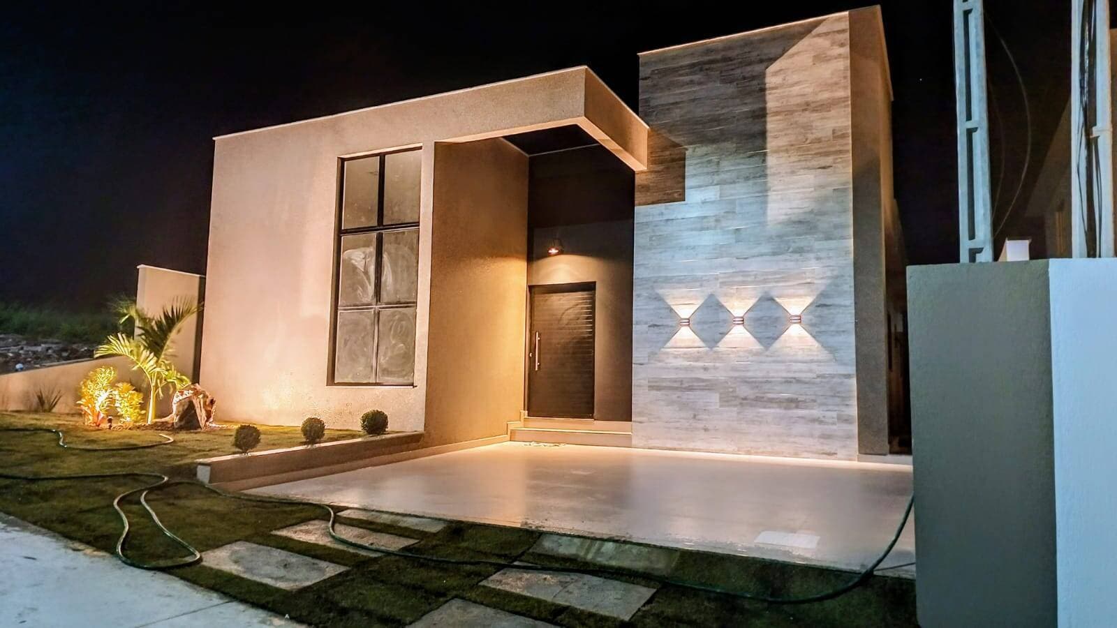 Casa nova em condomínio com acabamento fino a venda em São Pedro da Aldeia.