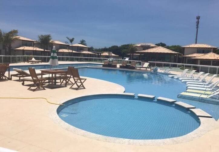 VENDA CASA EM CONDOMÍNIO COM 4 SUÍTES EM BÚZIOS