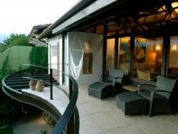 Casa Alto Padrão na Praia da Ferradura c/ pequena Praia Part