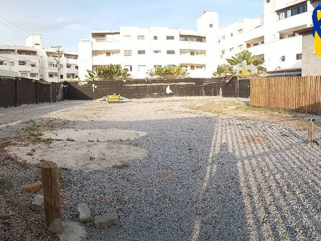 Terreno à venda de frente para a Praia Grande, Arraial do Cabo/RJ