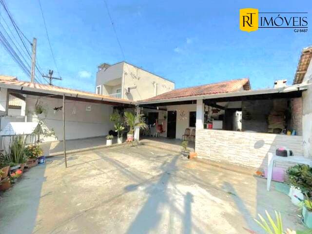 Casa à venda em condomínio próximo ao centro de São Pedro da Aldeia/RJ