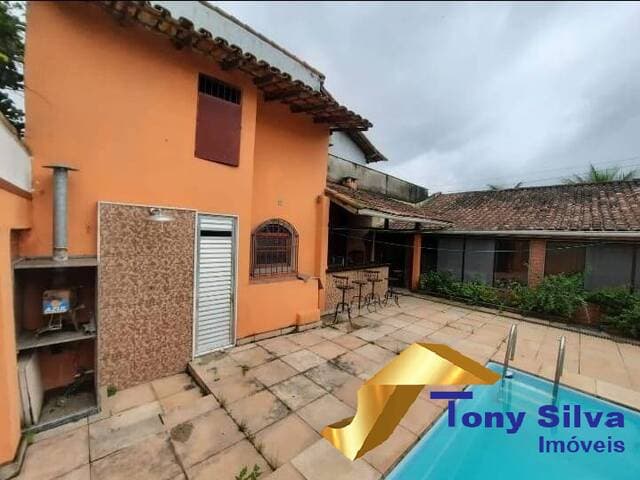 EXCELENTE CASA COM PISCINA