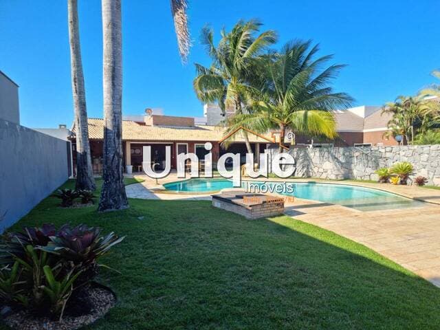 Belíssima Casa Linear em Condomínio!