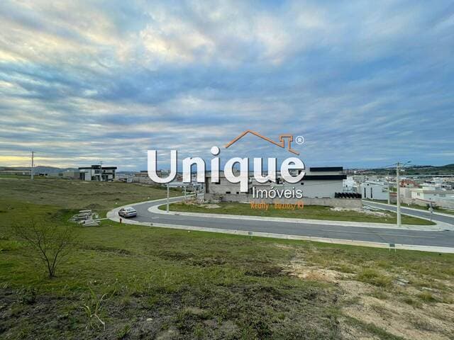 Terreno em condomínio fechado