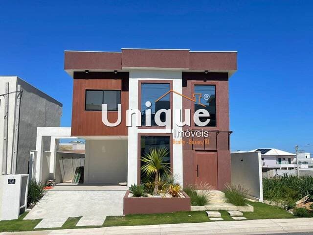 Casa duplex em condomínio fechado