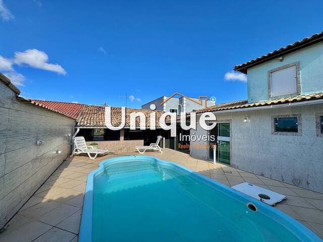 Casa com piscina e área gourmet em condomínio, à venda por R$530.000,00.