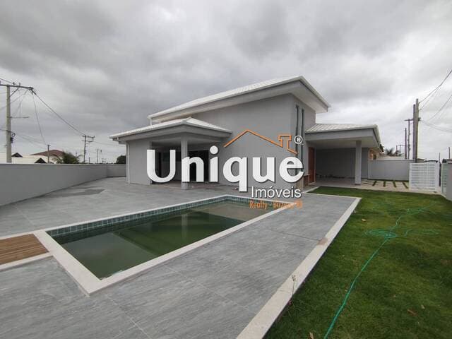 Casa com 3 suítes e closet, no Solar dos Cantarinos, à venda por R$ 960 mil