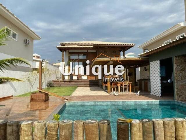 Casa de alto padrão em condomínio!