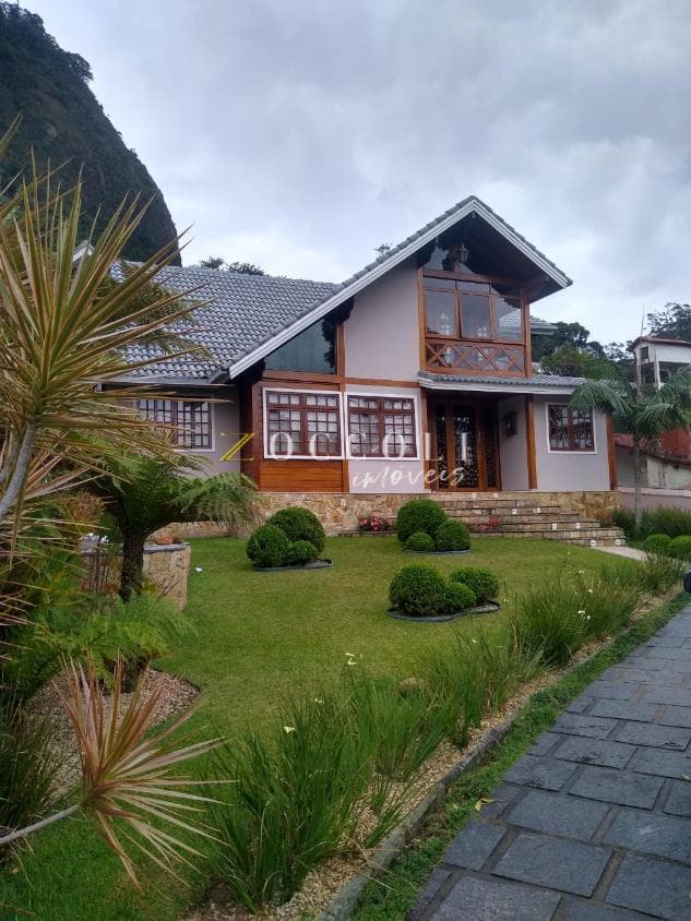 Casa a venda no Comary na CBF em Teresópolis