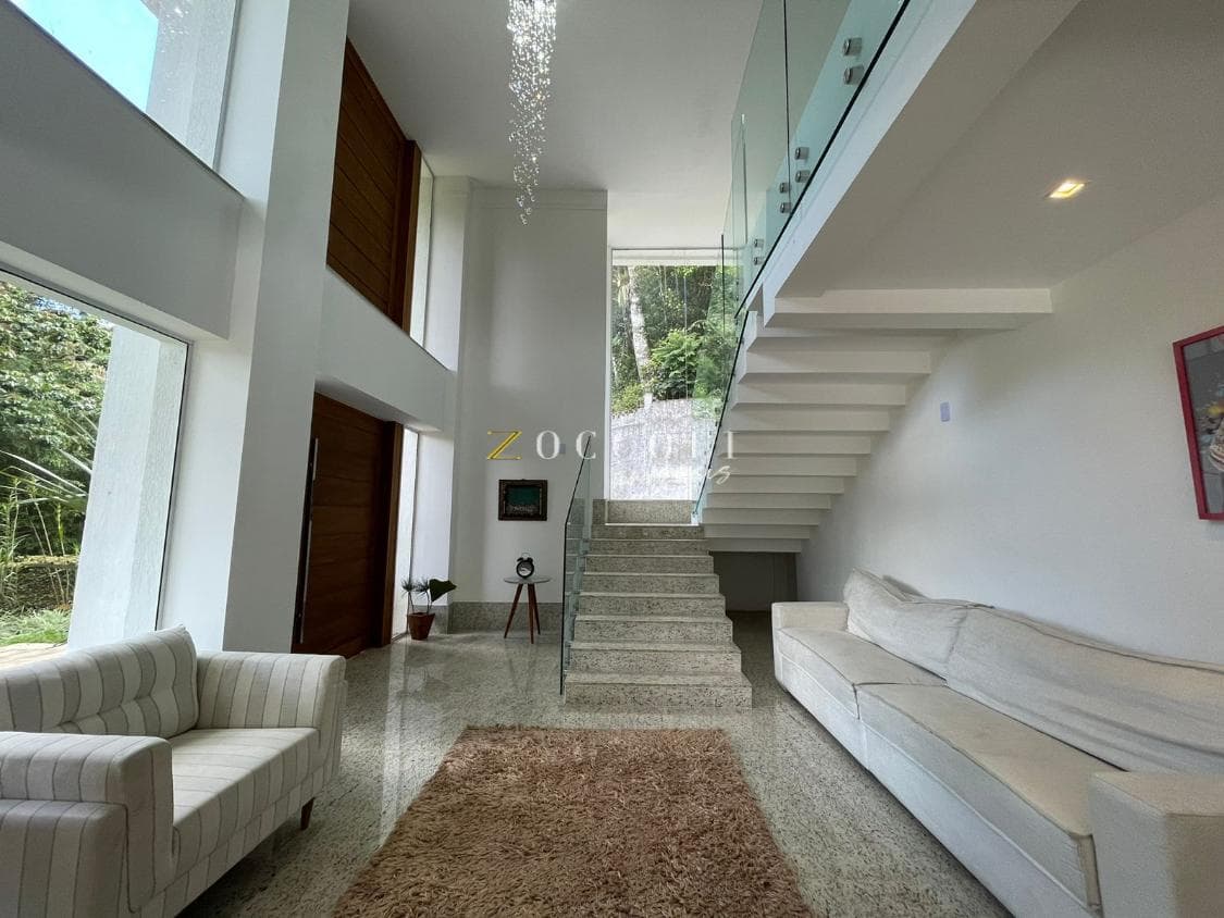 Mansão fantástica no Comary