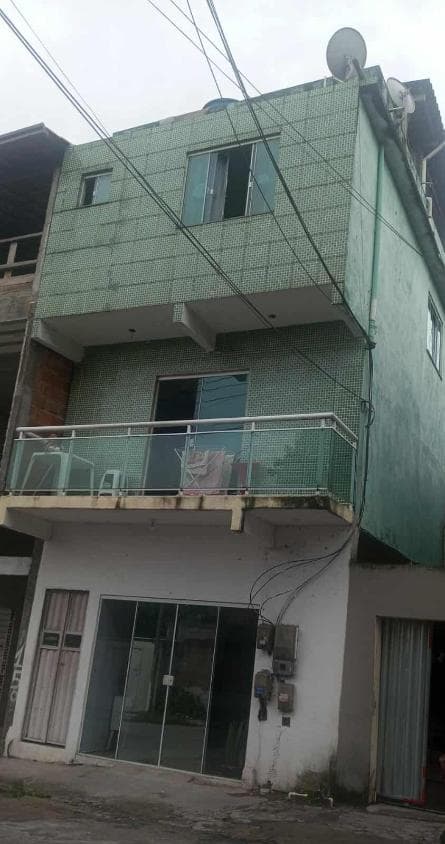Alugo ou Vendo Triplex - Próximo ao Pronto Socorro e Centro de Rio das Ostras