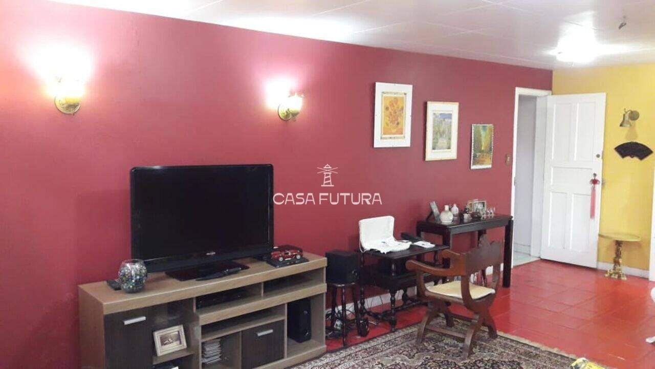 Casa com 4 quartos, 200 m²