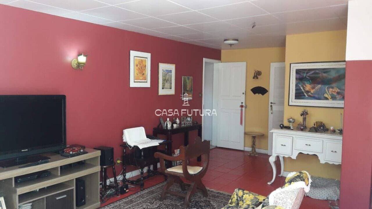 Casa com 4 quartos, 200 m² - foto 2