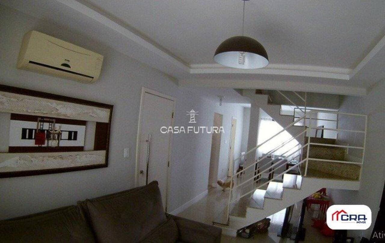 Casa com 3 quartos, 114 m²