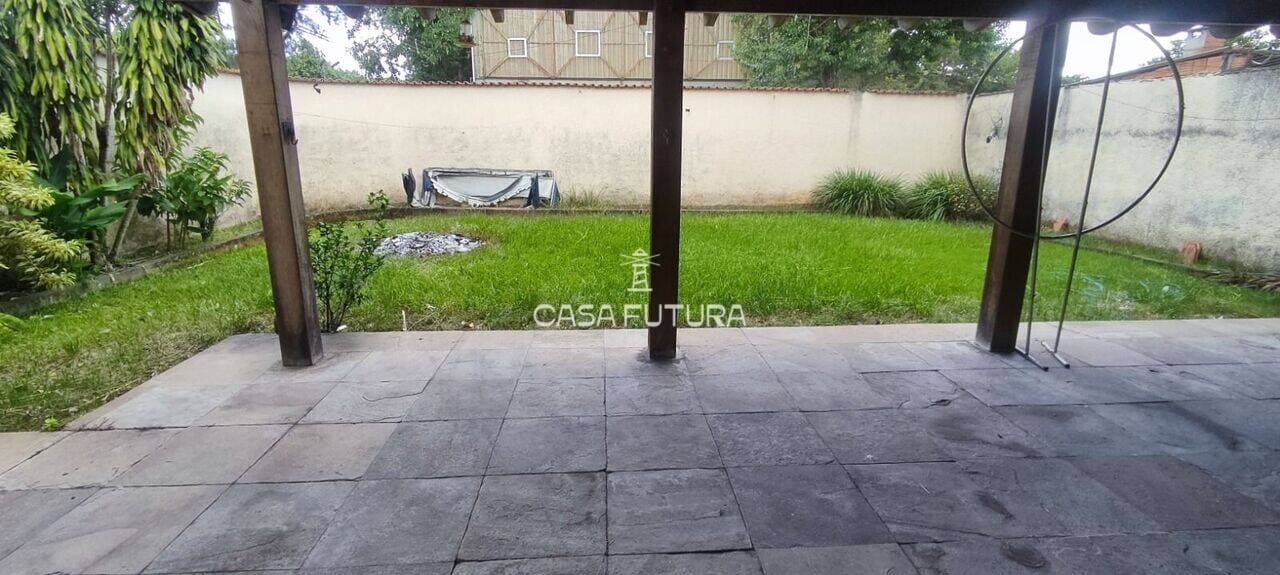 Casa com 3 quartos, 218 m² - foto 2