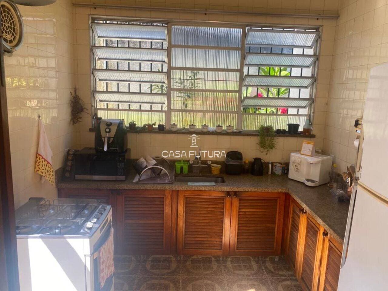 Casa com 3 quartos, 255 m² - foto 3