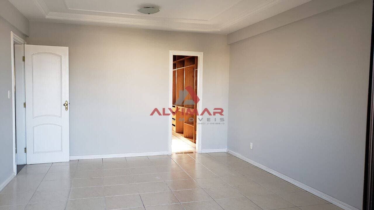 Apartamento com 3 quartos, 200 m² - foto 4
