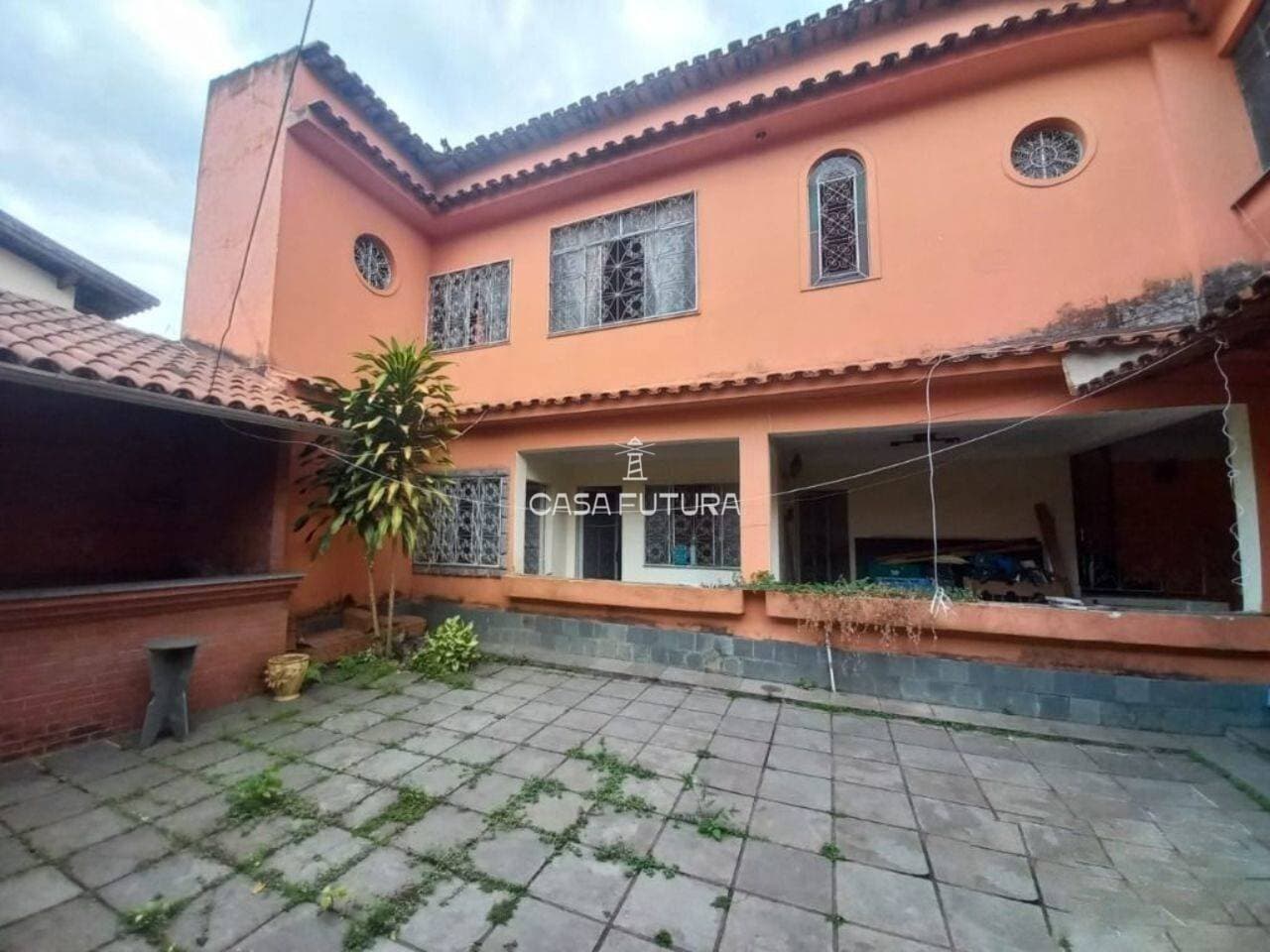 Casa com 7 quartos, 340 m²