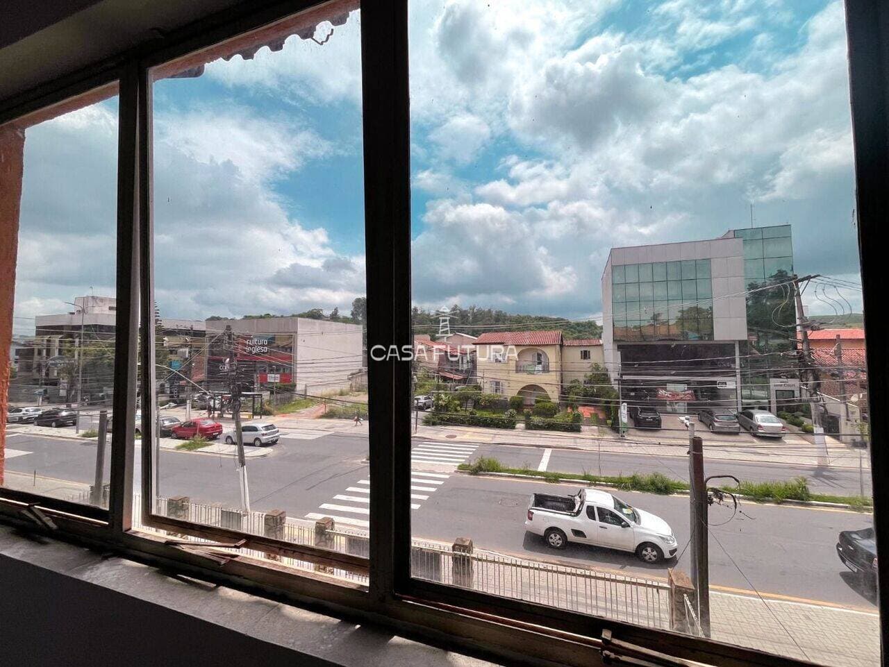 Casa com 4 quartos, 300 m²