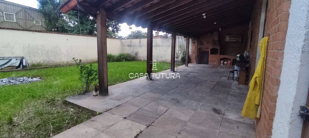 Casa com 3 quartos, 218 m²