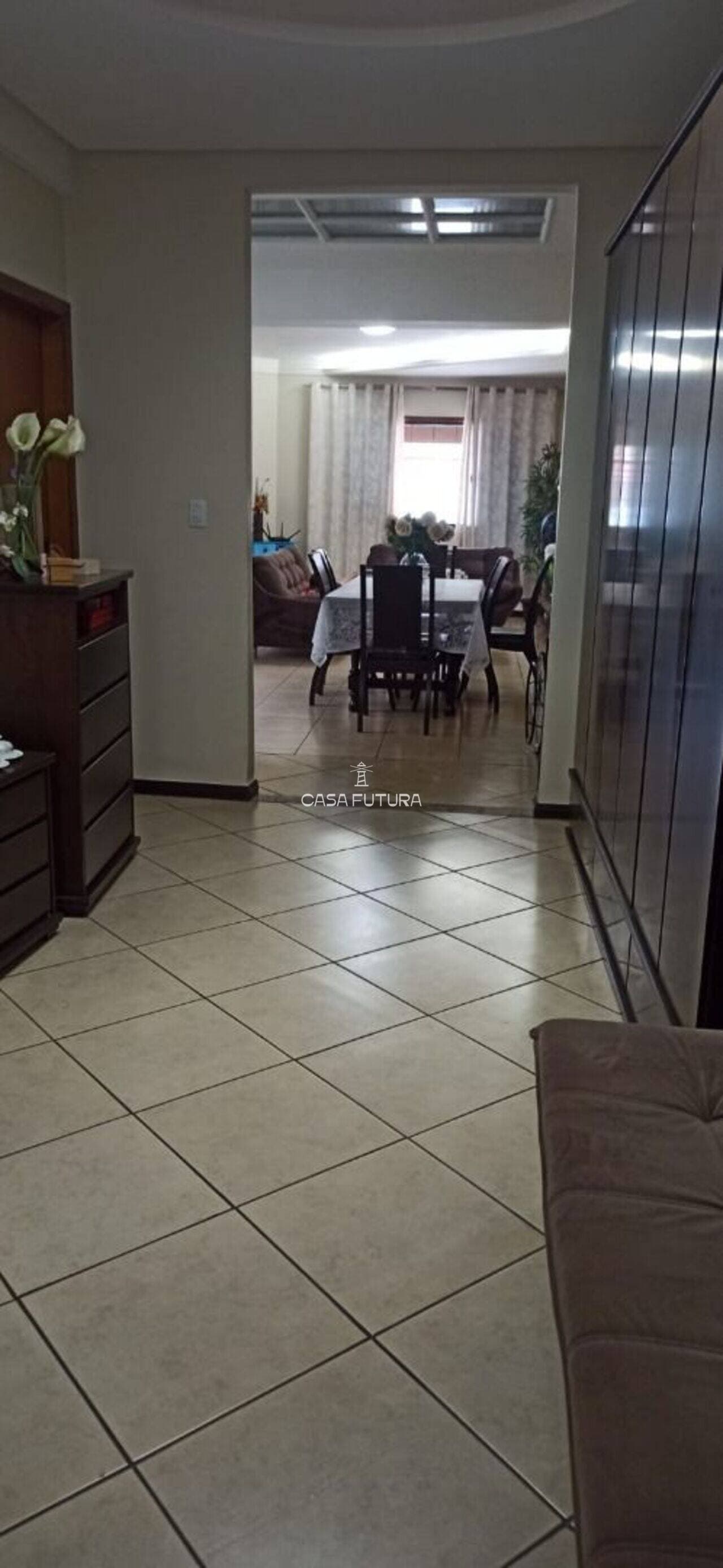 Casa com 4 quartos, 317 m² - foto 6