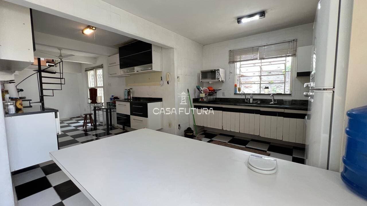 Casa com 3 quartos, 273 m² - foto 6