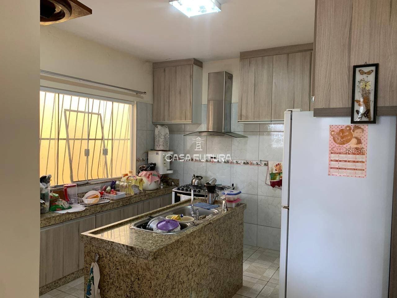 Casa com 4 quartos, 326 m²