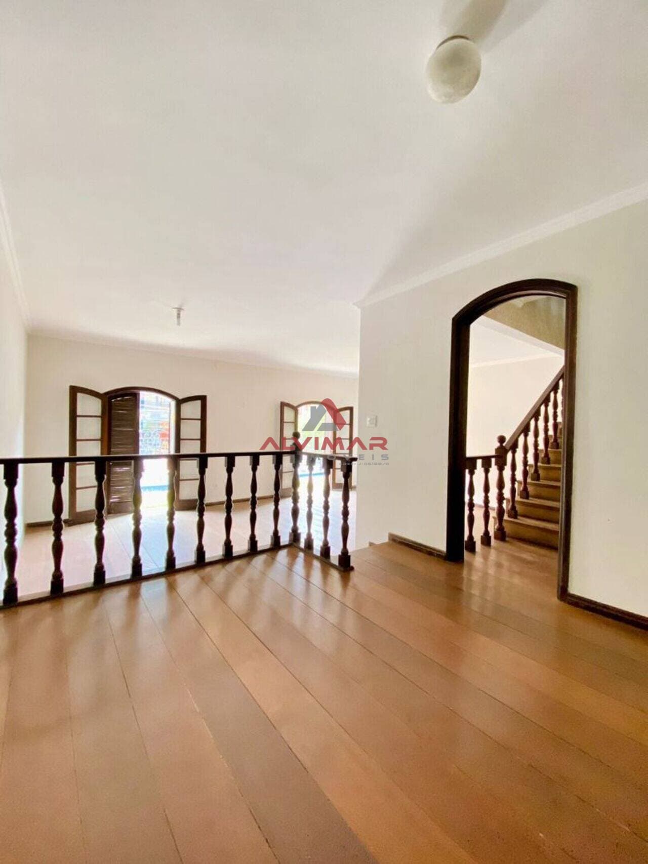 Casa com 4 quartos, 297 m² - foto 3