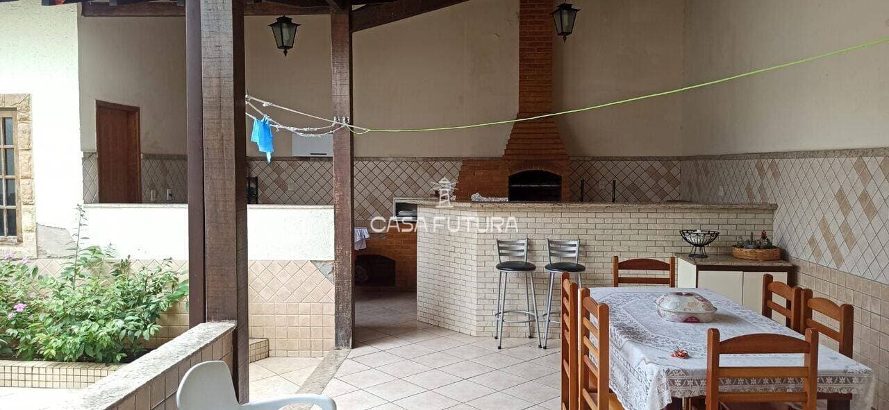 Casa com 4 quartos, 317 m² - foto 2