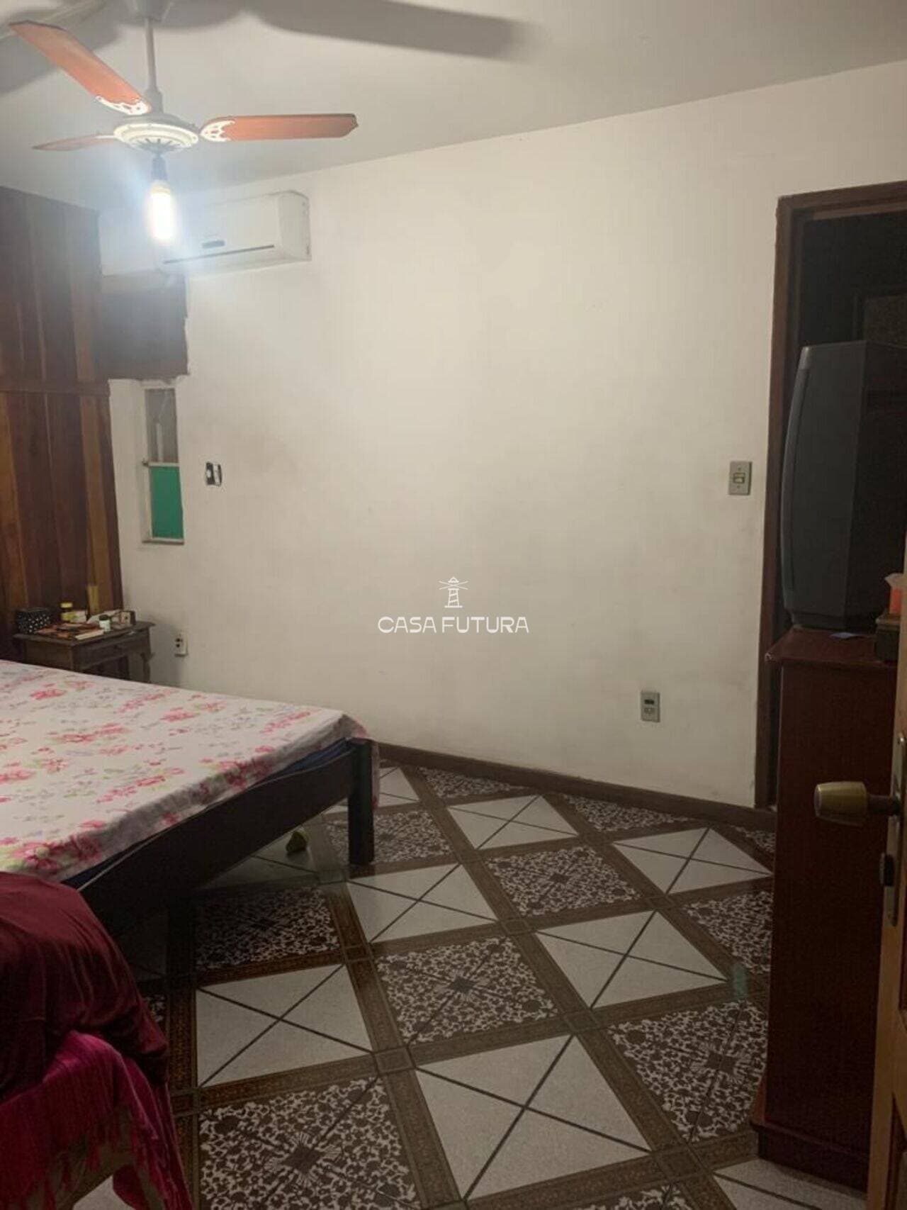 Casa com 3 quartos, 241 m² - foto 6