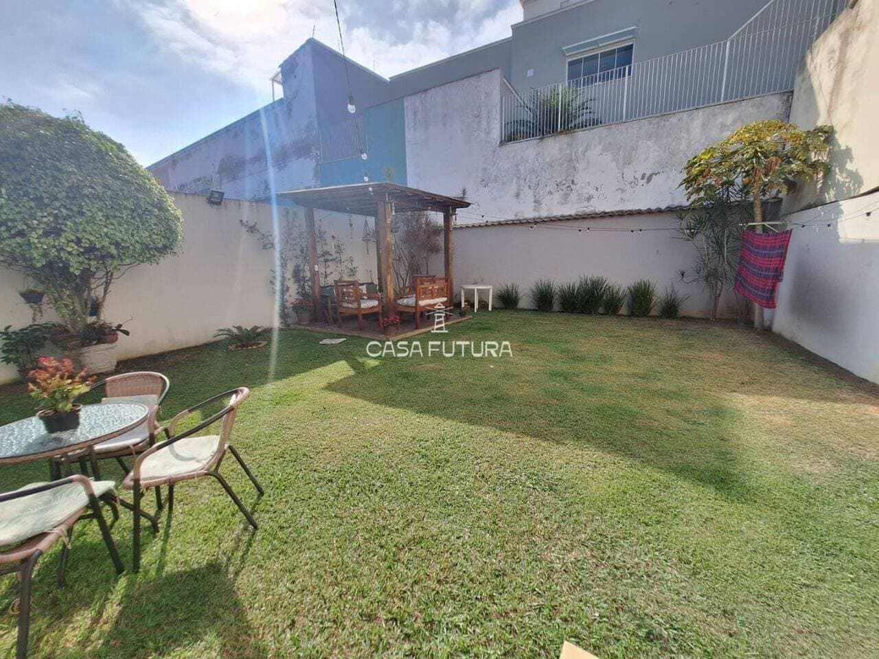 Casa com 3 quartos, 244 m² - foto 4