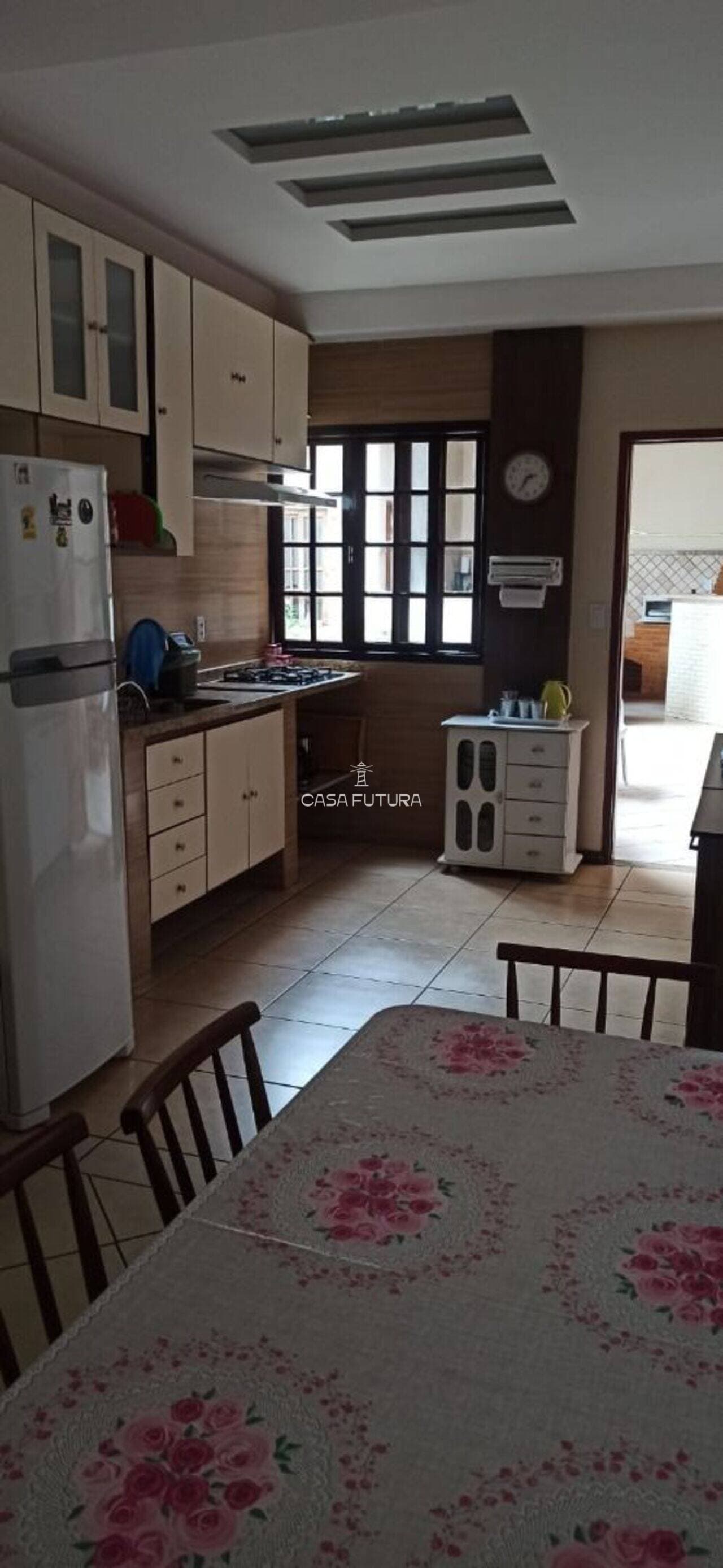 Casa com 4 quartos, 317 m² - foto 9