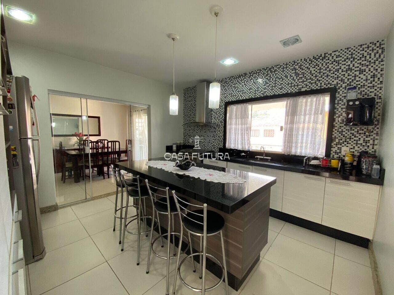 Casa com 4 quartos, 299 m² - foto 7