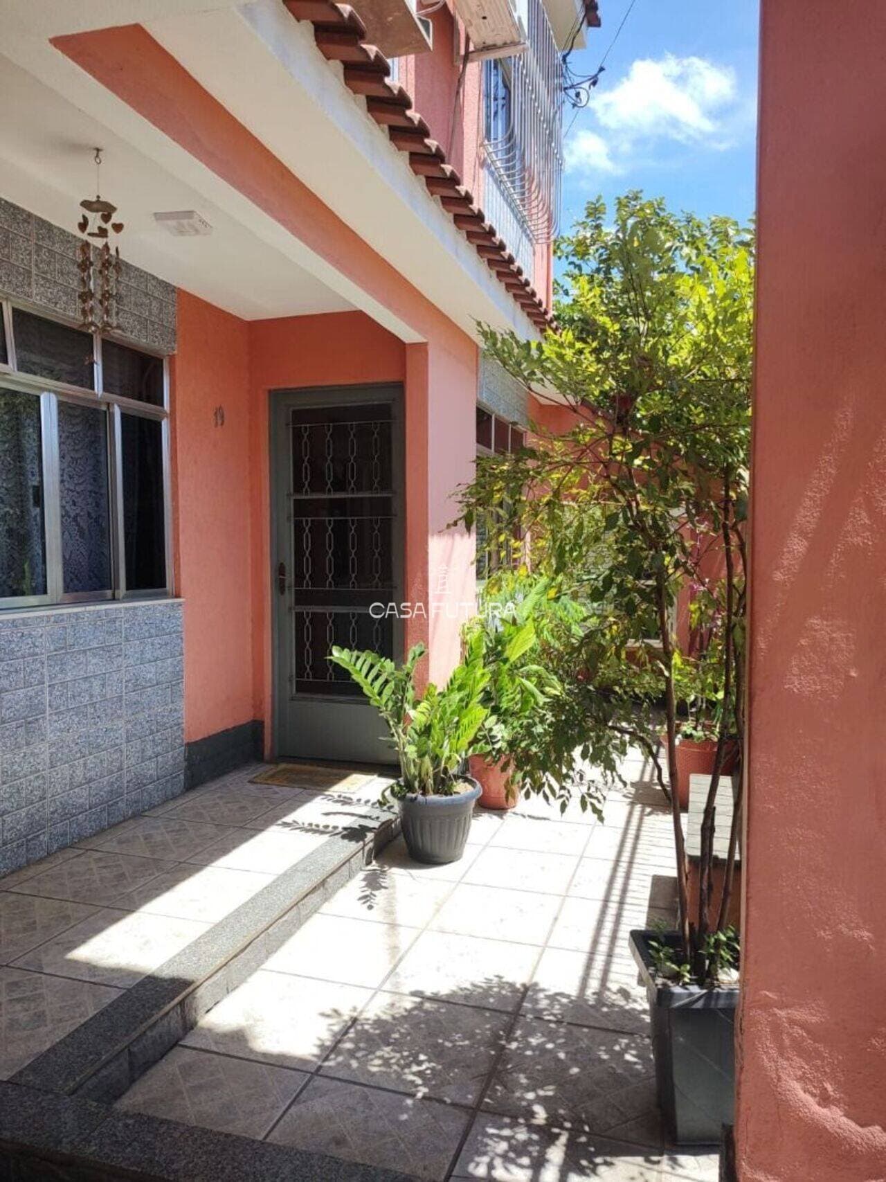 Casa com 2 quartos, 112 m²