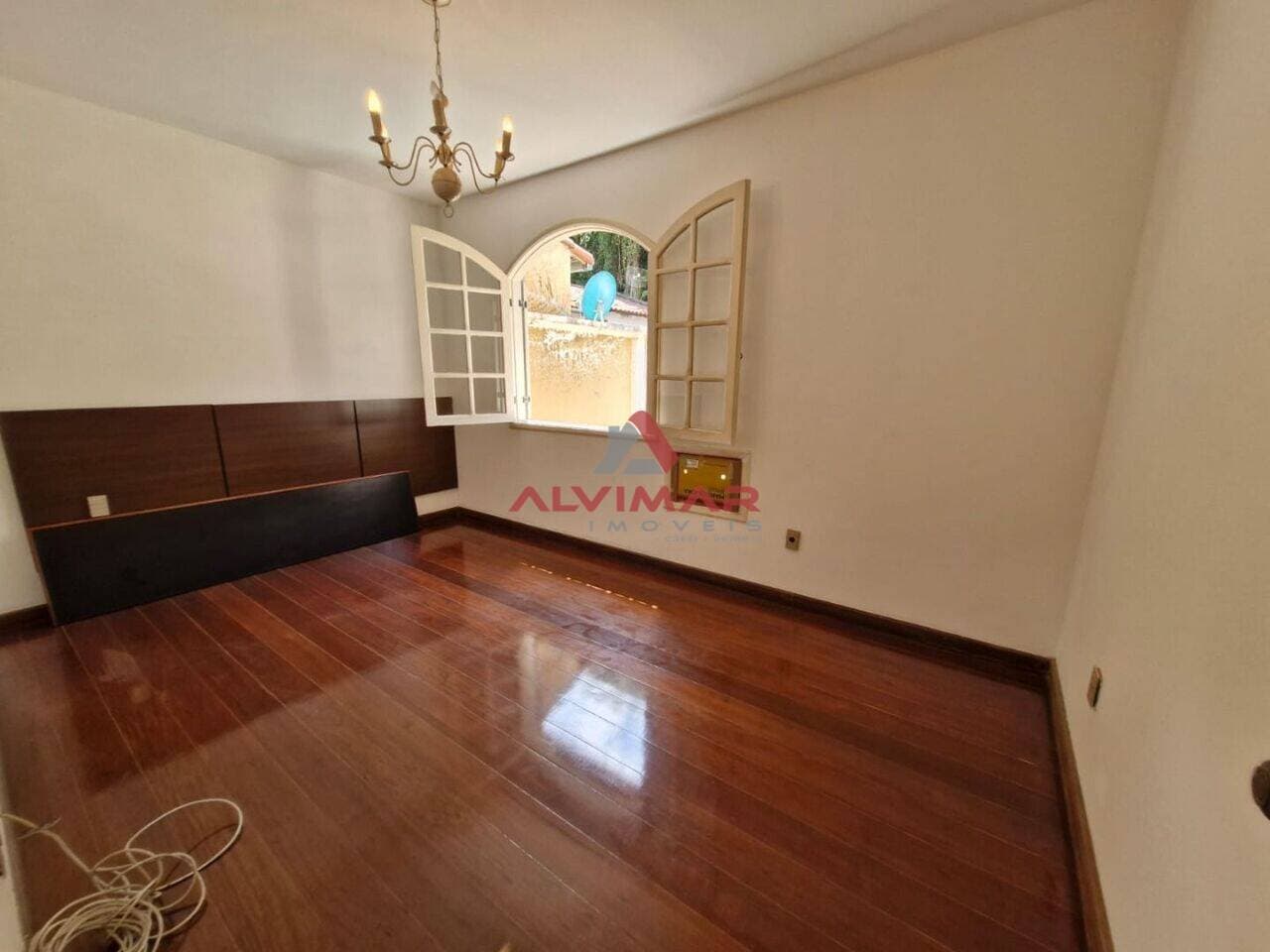Casa com 3 quartos, 297 m² - foto 7