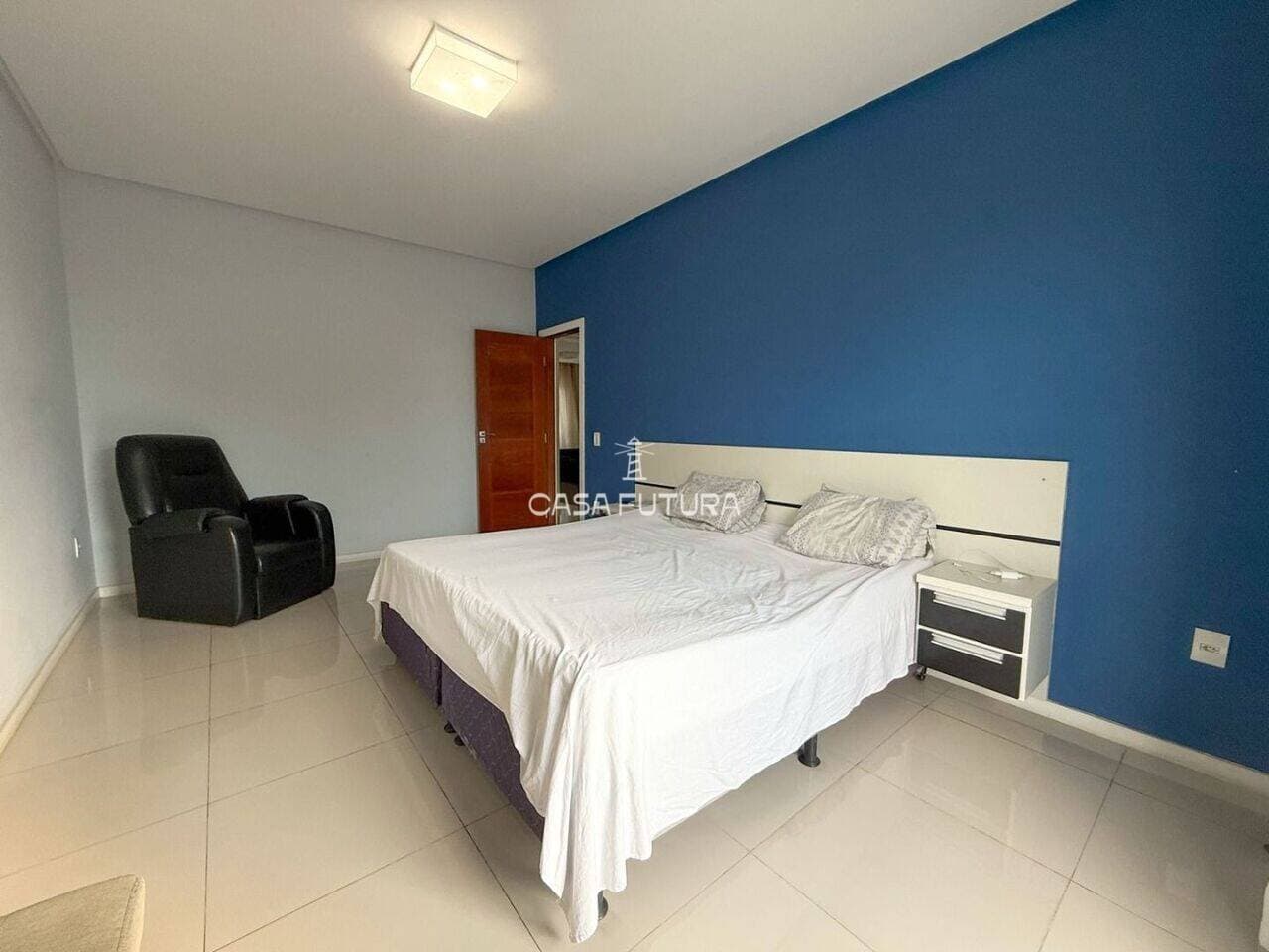 Casa com 3 quartos, 302 m² - foto 8