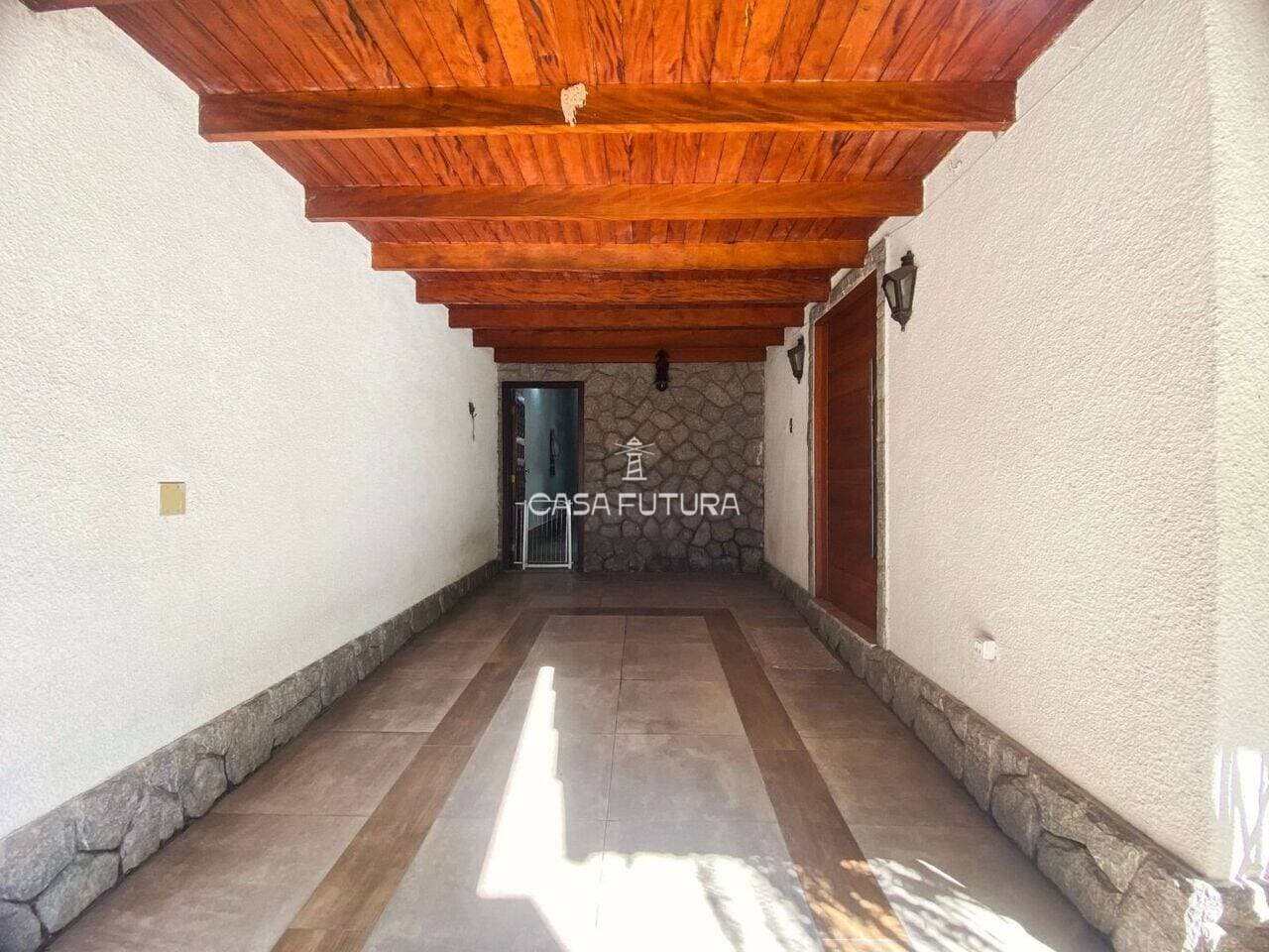 Casa com 3 quartos, 256 m² - foto 3