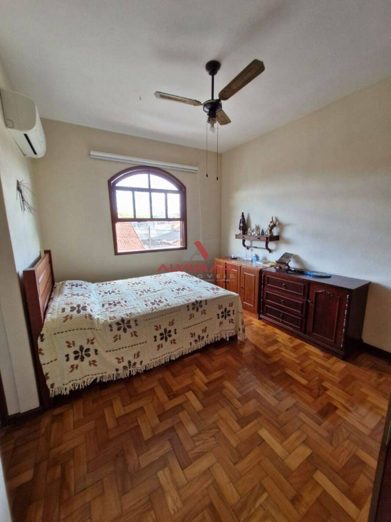 Casa com 4 quartos, 194 m² - foto 9