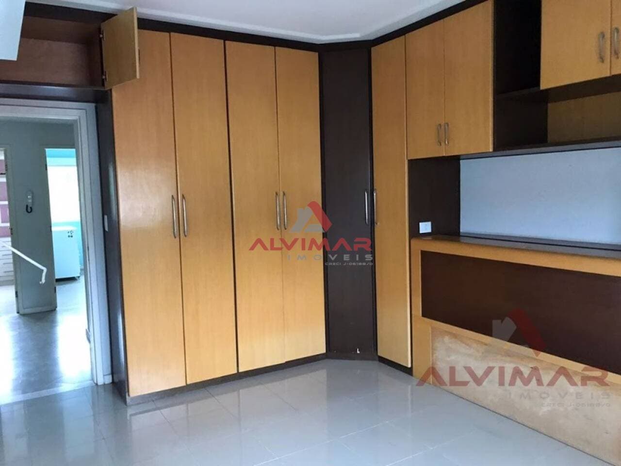 Casa com 3 quartos, 225 m² - foto 2